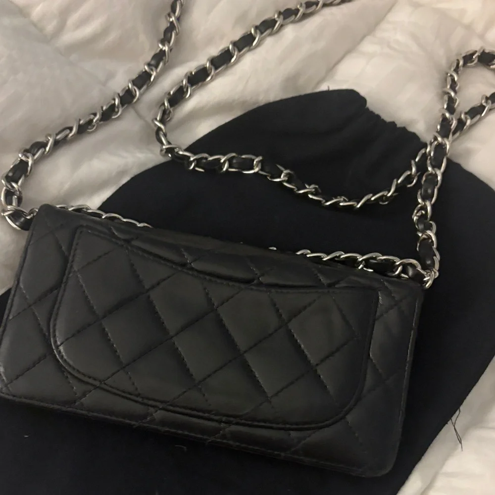 CHANEL Black Quilted Leather Crossbody Wallet with Silver Chain- - Picture 4 of 8